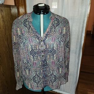 a.n.a Gray Silver Long Sleeve Buttoned Blouse